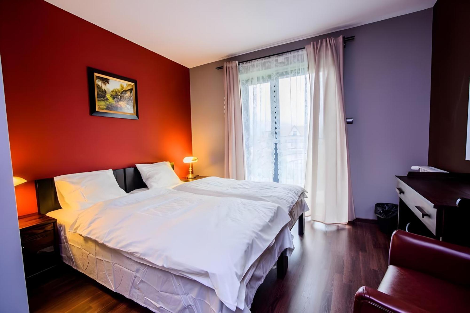 シュツァブニツァ Otulina Park Bed & Breakfast エクステリア 写真