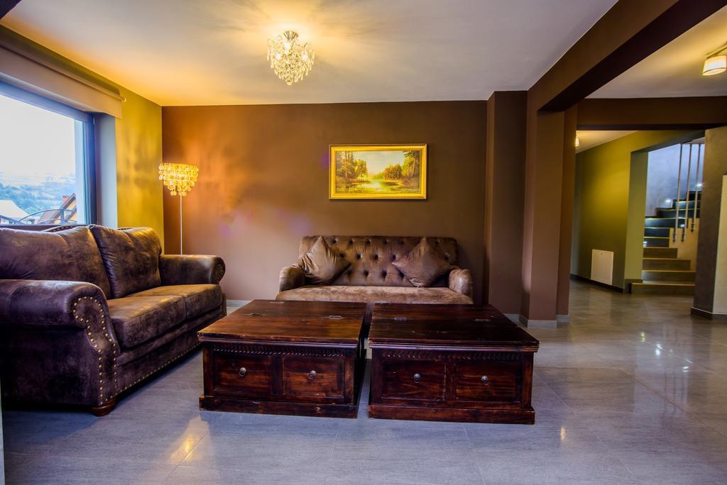 シュツァブニツァ Otulina Park Bed & Breakfast エクステリア 写真